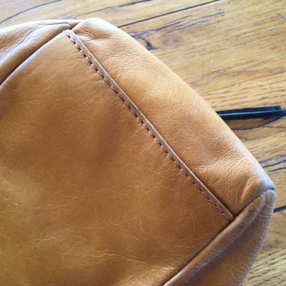 Sold - Hobo International Leather Shoulder Bag - Picture 14 of 16
